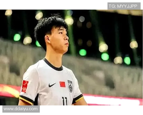 新浪足球球星聚焦：探索中国足坛新星崛起与传奇球员的辉煌历程